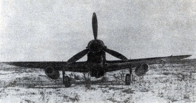 Рис. 6. Самолет конструкции А. С. Яковлева ЯК-7Б с прямоточными двигателями ДМ-4 